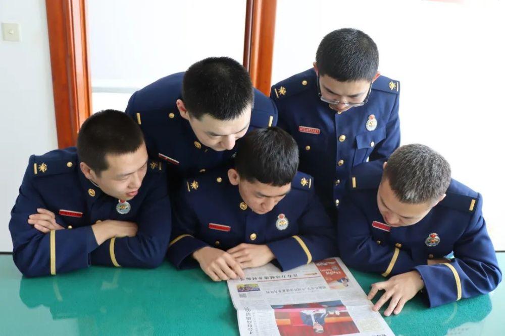 项目经理需要些什么证书才能做这个职位？有么有年限要求？